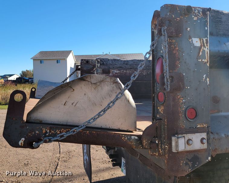 image for item LL9620 2000 Ford F650 Super Duty XL  dump truck