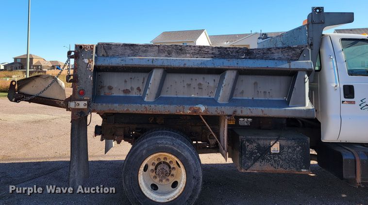 image for item LL9620 2000 Ford F650 Super Duty XL  dump truck