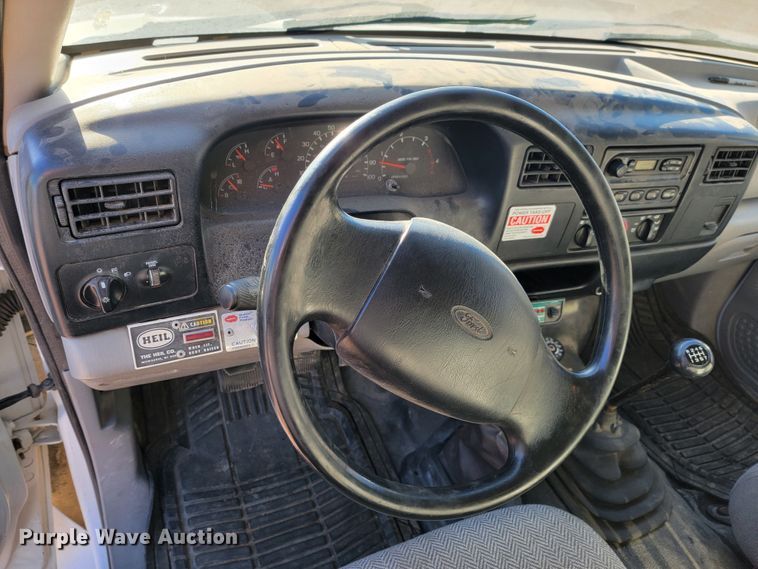 image for item LL9620 2000 Ford F650 Super Duty XL  dump truck