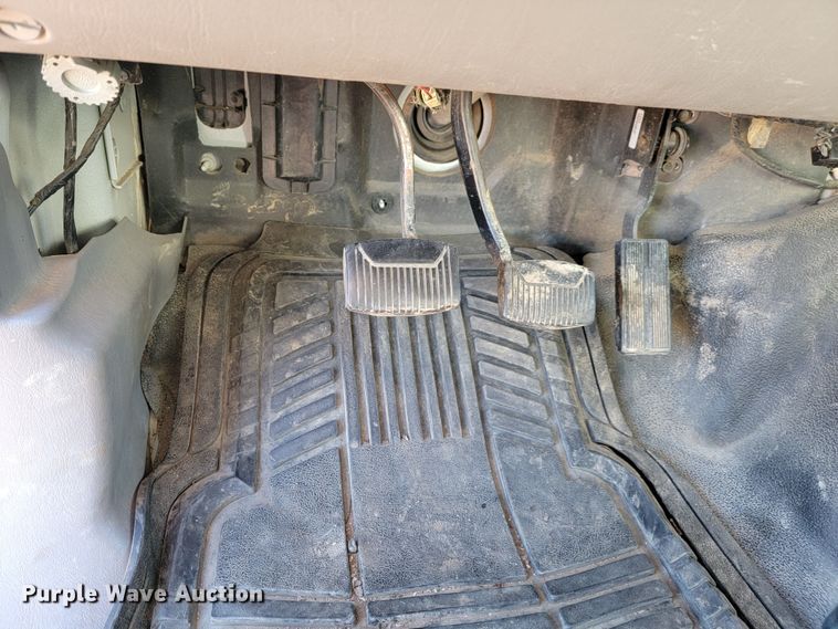 image for item LL9620 2000 Ford F650 Super Duty XL  dump truck