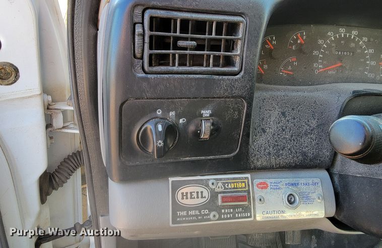 image for item LL9620 2000 Ford F650 Super Duty XL  dump truck