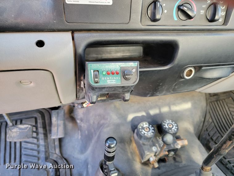 image for item LL9620 2000 Ford F650 Super Duty XL  dump truck