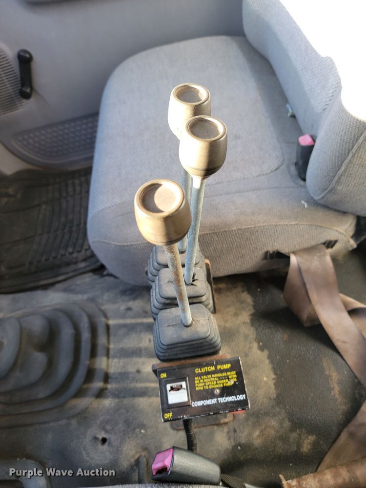 image for item LL9620 2000 Ford F650 Super Duty XL  dump truck