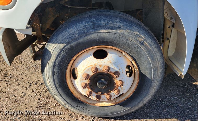 image for item LL9620 2000 Ford F650 Super Duty XL  dump truck