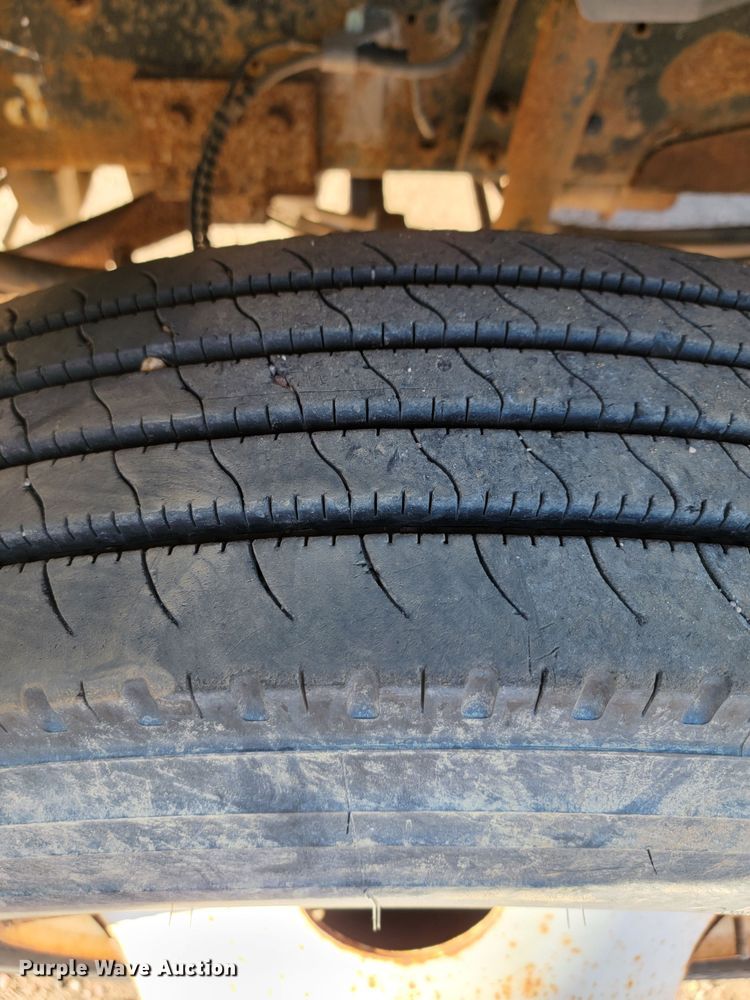 image for item LL9620 2000 Ford F650 Super Duty XL  dump truck