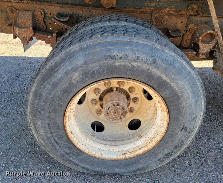 image for item LL9620 2000 Ford F650 Super Duty XL  dump truck