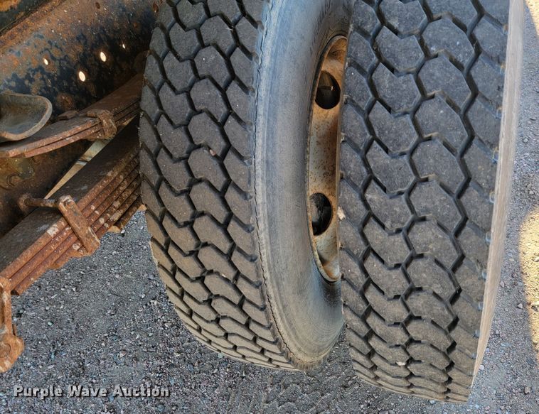 image for item LL9620 2000 Ford F650 Super Duty XL  dump truck