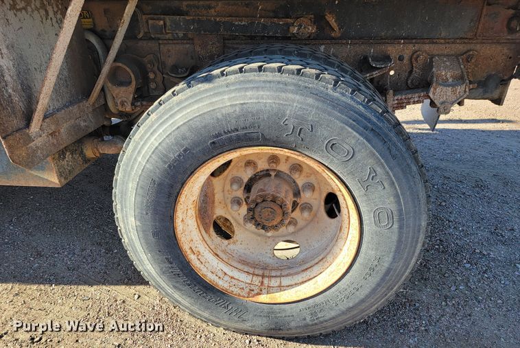 image for item LL9620 2000 Ford F650 Super Duty XL  dump truck