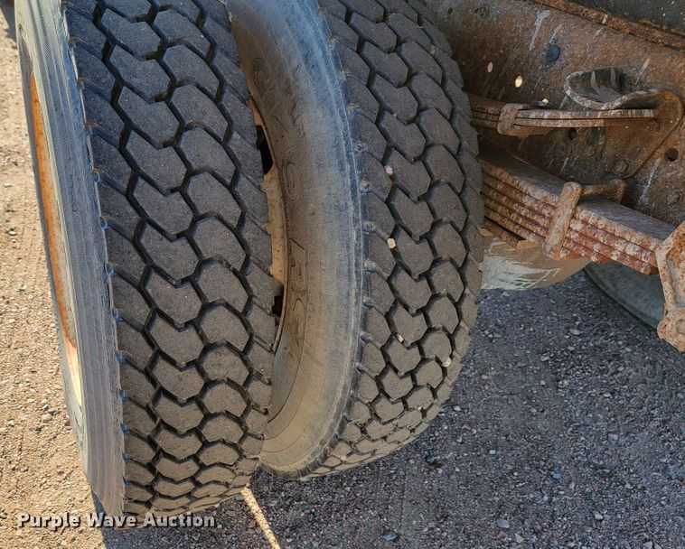 image for item LL9620 2000 Ford F650 Super Duty XL  dump truck