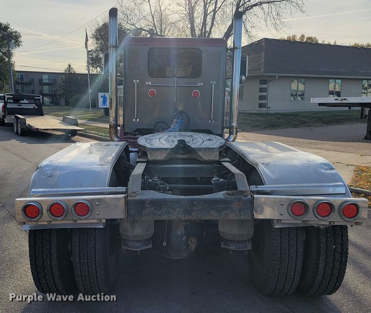 image for item LL9630 1989 Peterbilt 379  semi truck