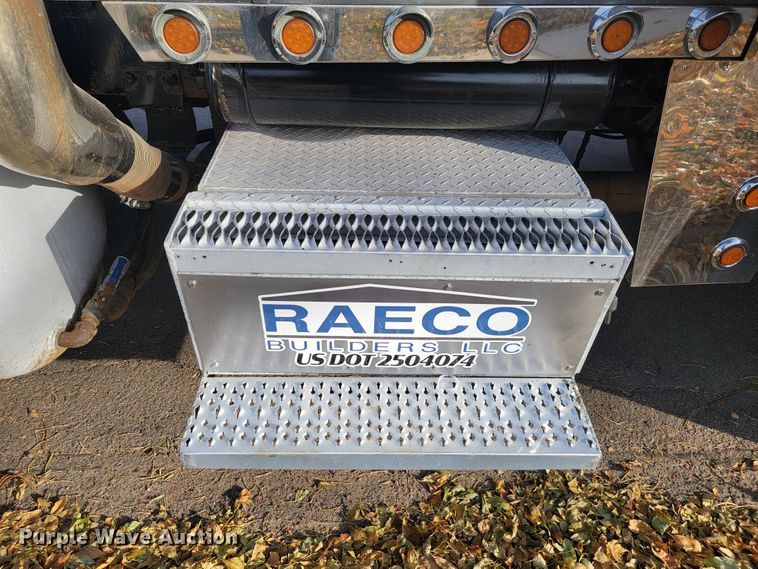 image for item LL9630 1989 Peterbilt 379  semi truck