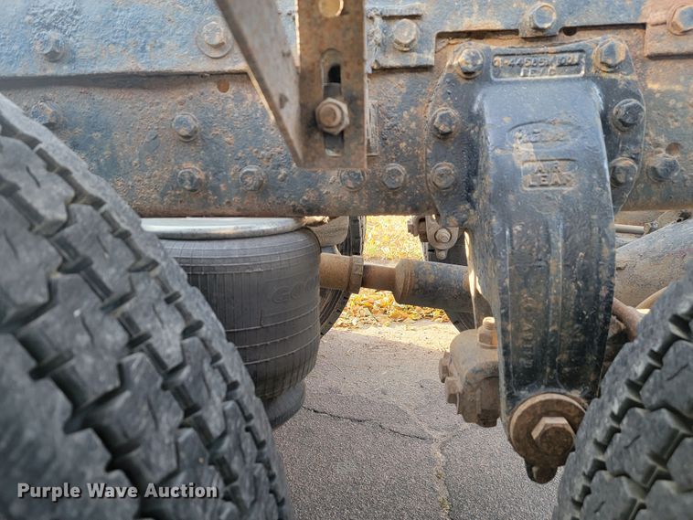 image for item LL9630 1989 Peterbilt 379  semi truck