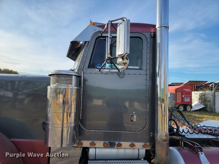 image for item LL9630 1989 Peterbilt 379  semi truck