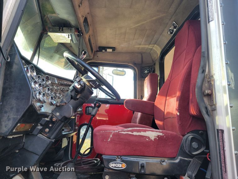 image for item LL9630 1989 Peterbilt 379  semi truck