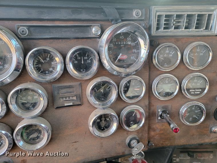 image for item LL9630 1989 Peterbilt 379  semi truck