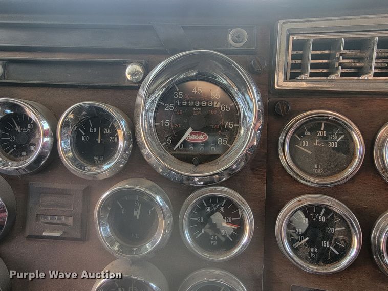 image for item LL9630 1989 Peterbilt 379  semi truck