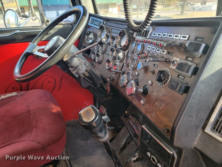 image for item LL9630 1989 Peterbilt 379  semi truck