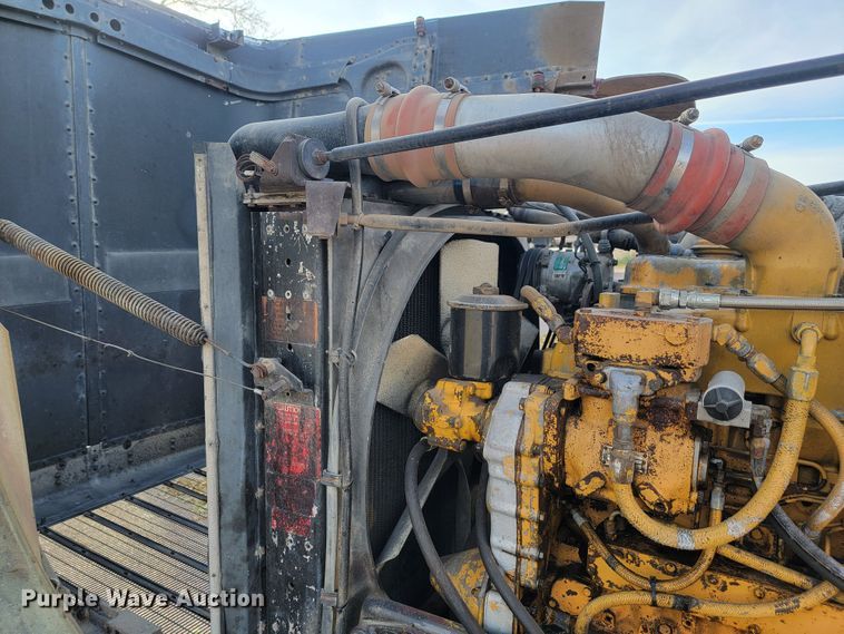 image for item LL9630 1989 Peterbilt 379  semi truck