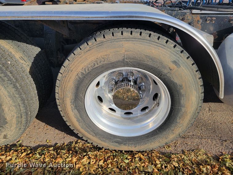 image for item LL9630 1989 Peterbilt 379  semi truck