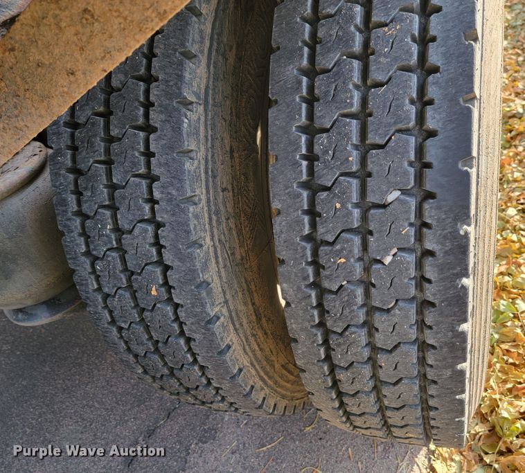 image for item LL9630 1989 Peterbilt 379  semi truck