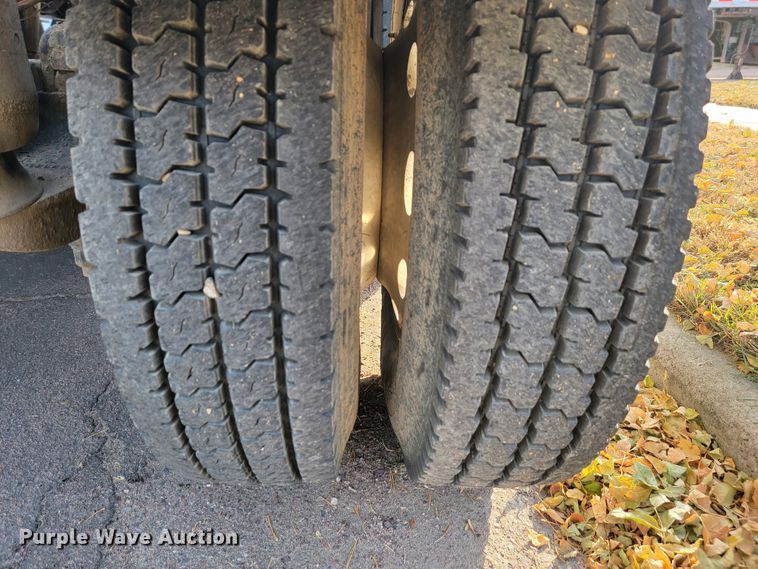 image for item LL9630 1989 Peterbilt 379  semi truck