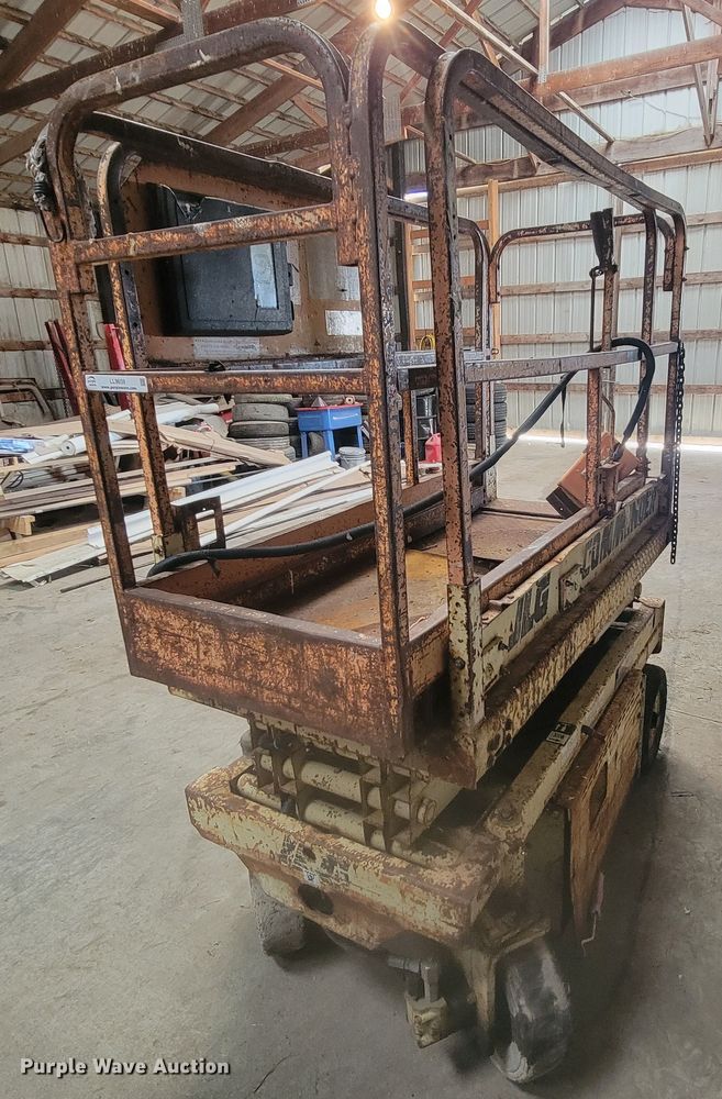 image for item LL9659 1993 JLG CM-1432  scissor lift