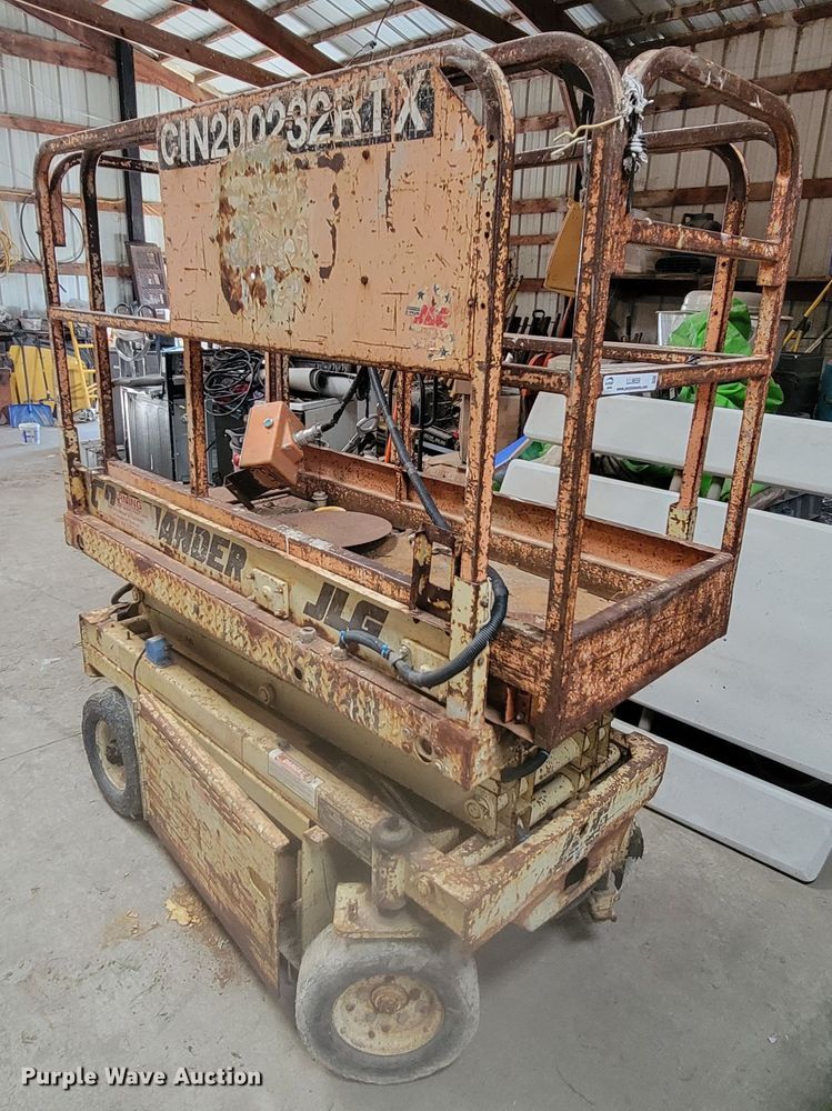 image for item LL9659 1993 JLG CM-1432  scissor lift