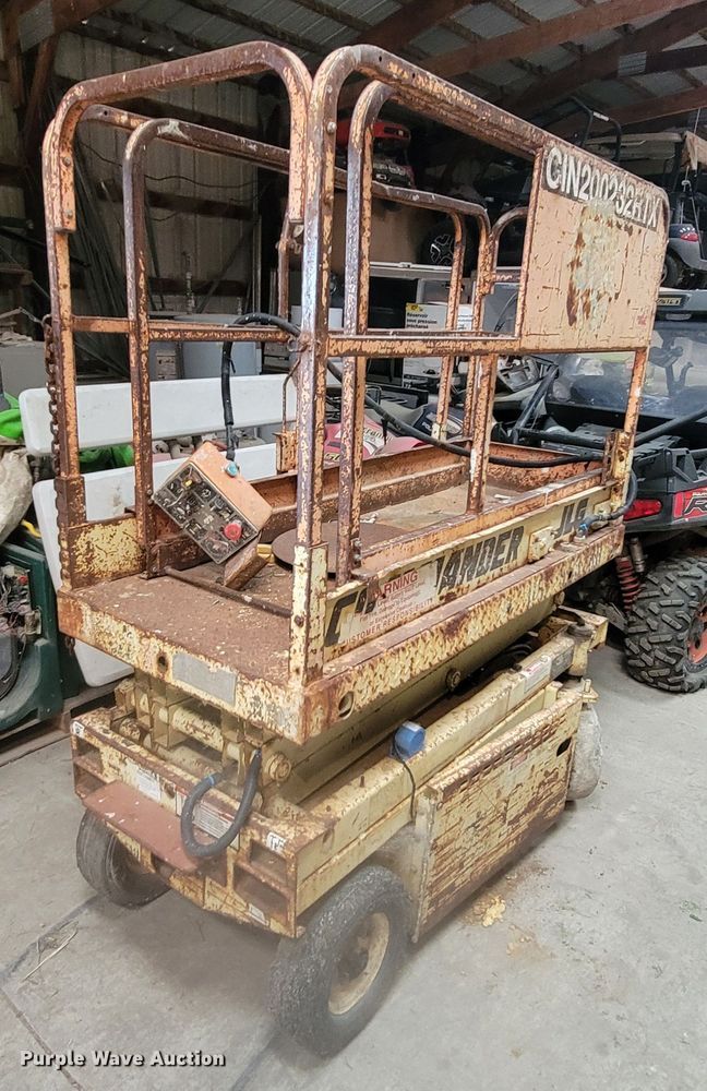 image for item LL9659 1993 JLG CM-1432  scissor lift
