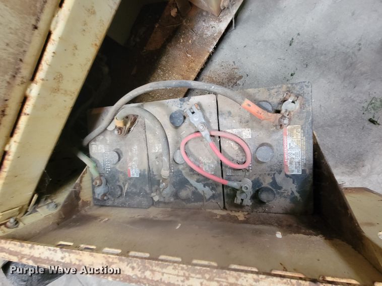 image for item LL9659 1993 JLG CM-1432  scissor lift