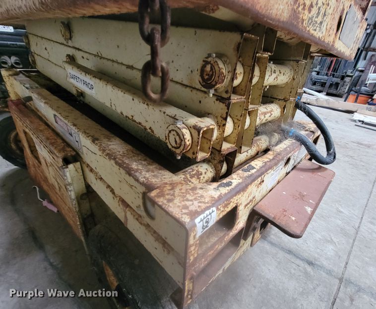 image for item LL9659 1993 JLG CM-1432  scissor lift