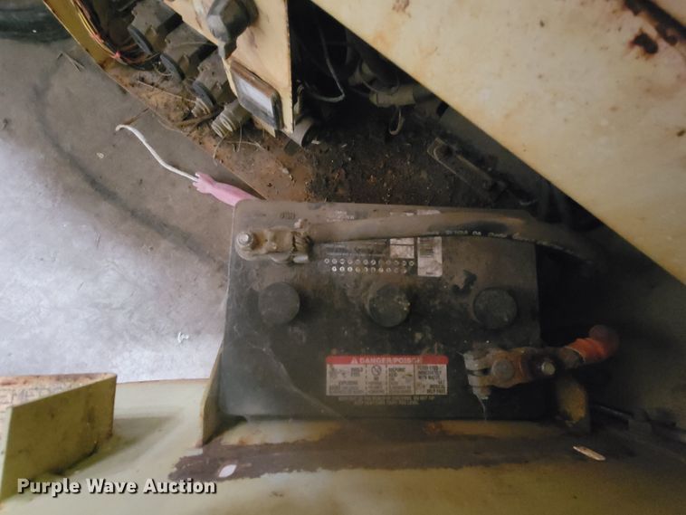 image for item LL9659 1993 JLG CM-1432  scissor lift