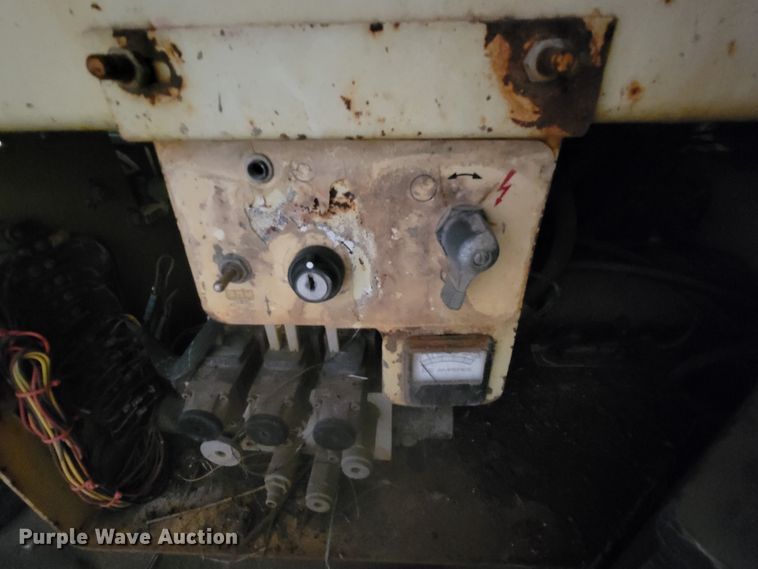 image for item LL9659 1993 JLG CM-1432  scissor lift