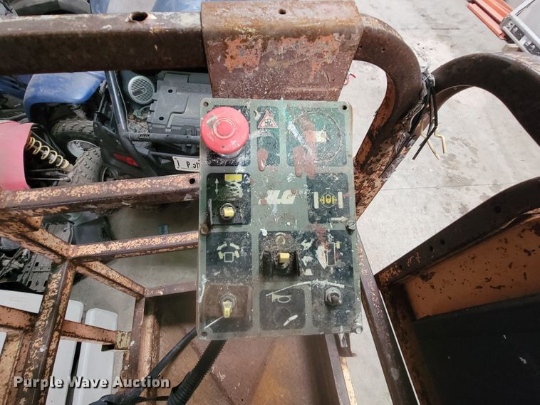 image for item LL9659 1993 JLG CM-1432  scissor lift