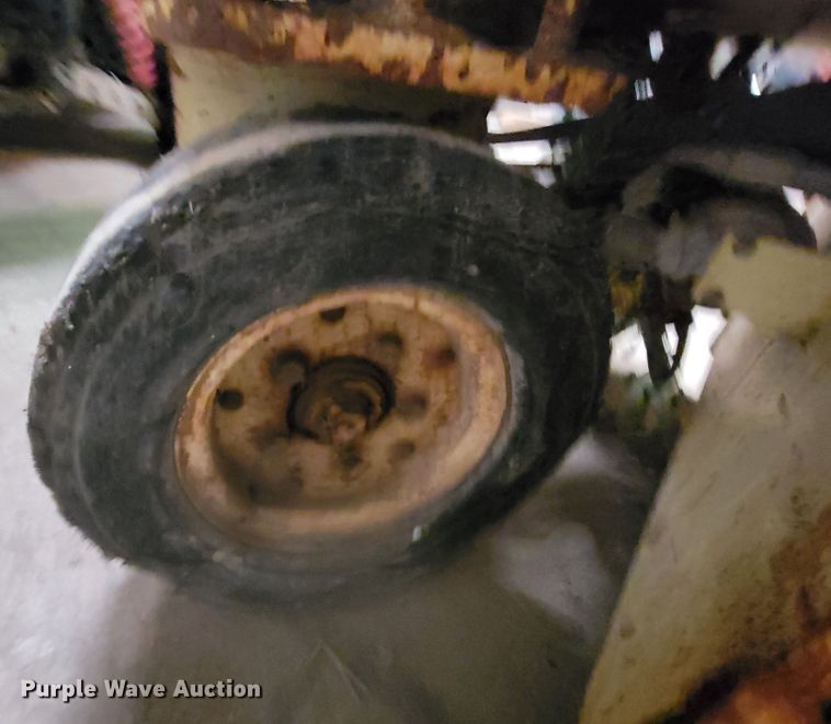 image for item LL9659 1993 JLG CM-1432  scissor lift