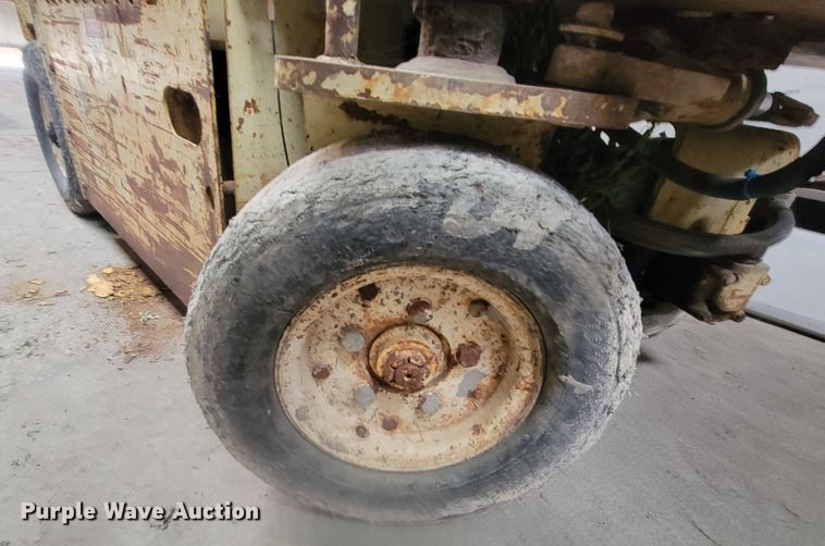 image for item LL9659 1993 JLG CM-1432  scissor lift