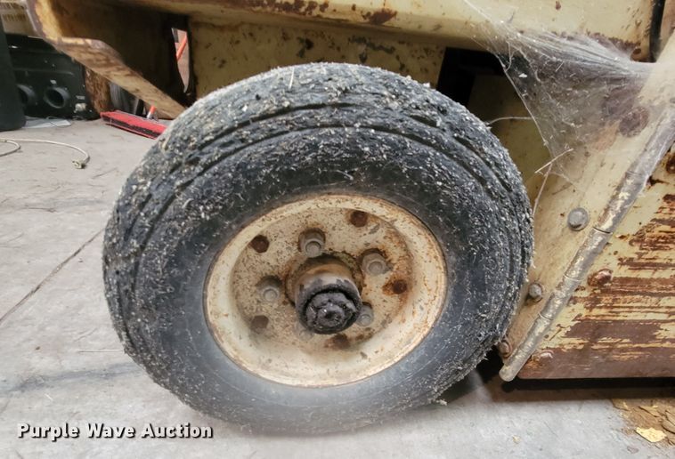 image for item LL9659 1993 JLG CM-1432  scissor lift