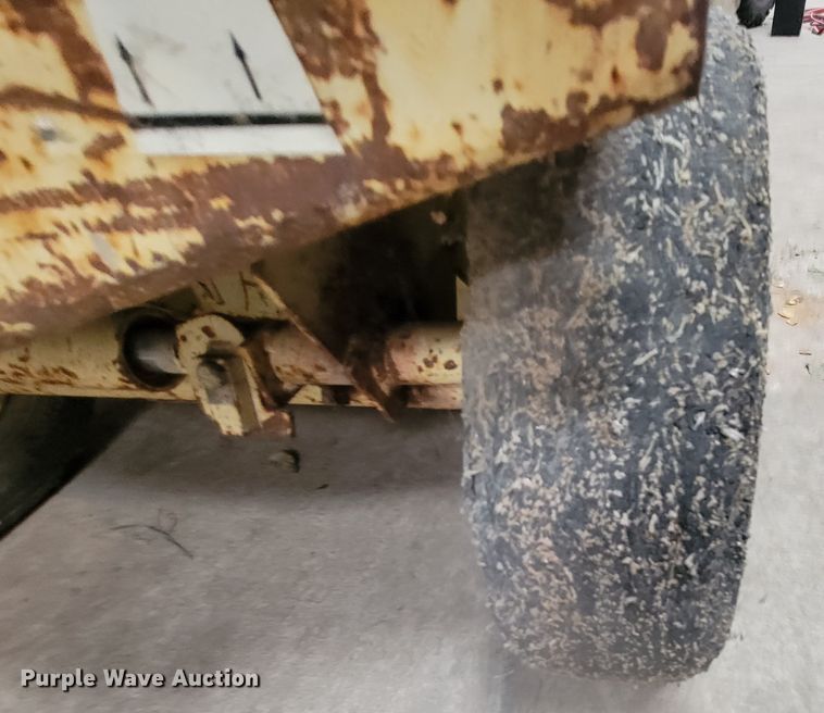 image for item LL9659 1993 JLG CM-1432  scissor lift