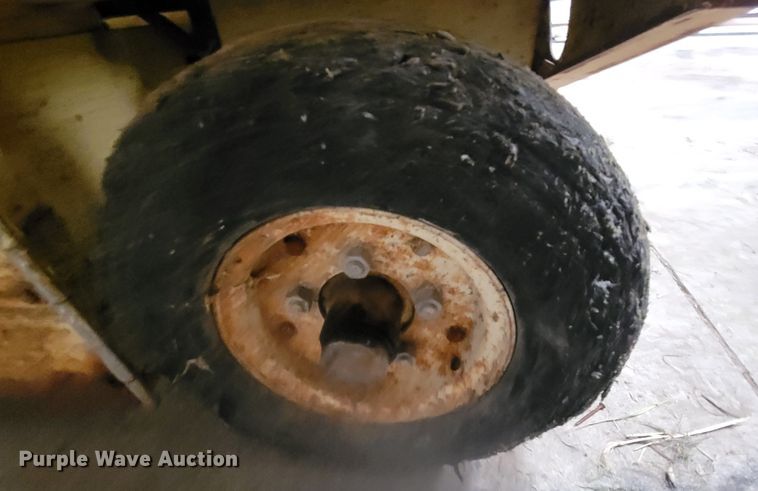 image for item LL9659 1993 JLG CM-1432  scissor lift