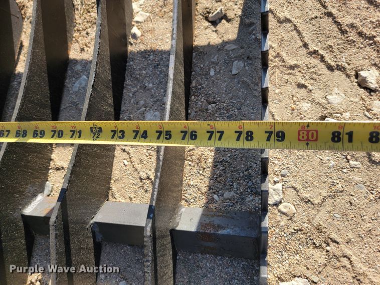 image for item LL9660 Skid steer grapple bucket