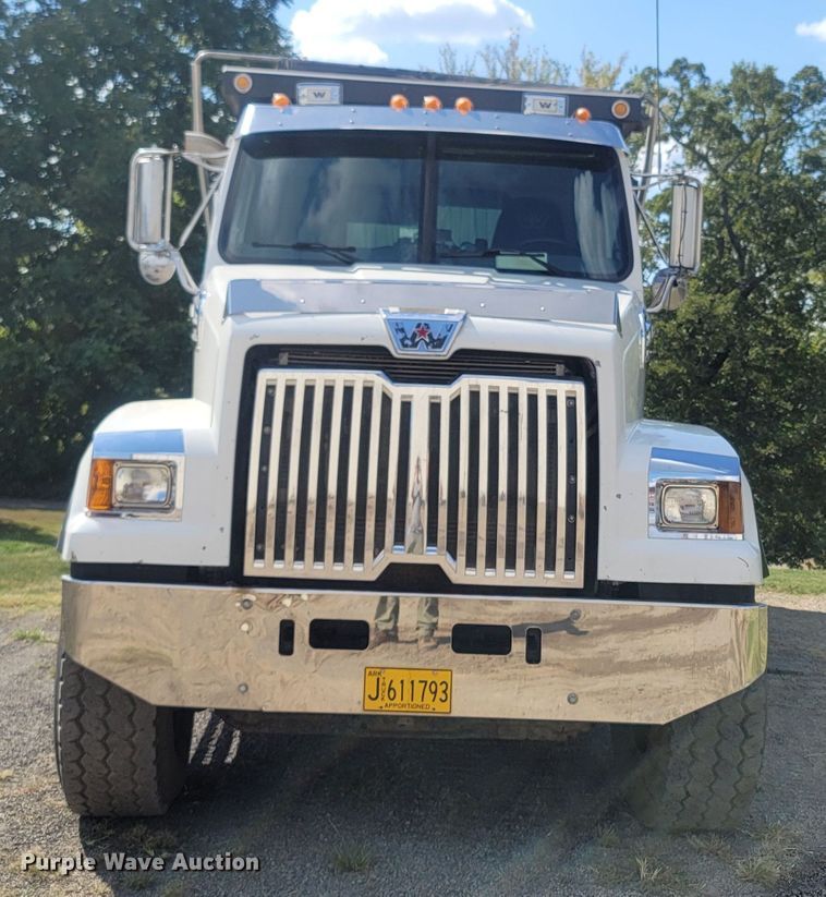 image for item LM9776 2016 Western Star 4700SF  dump truck