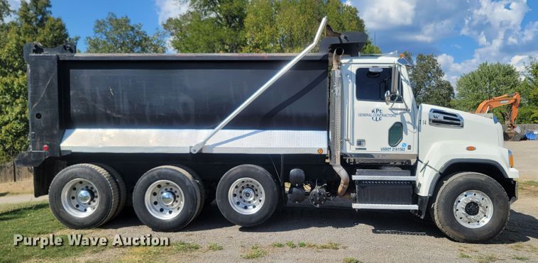 image for item LM9776 2016 Western Star 4700SF  dump truck