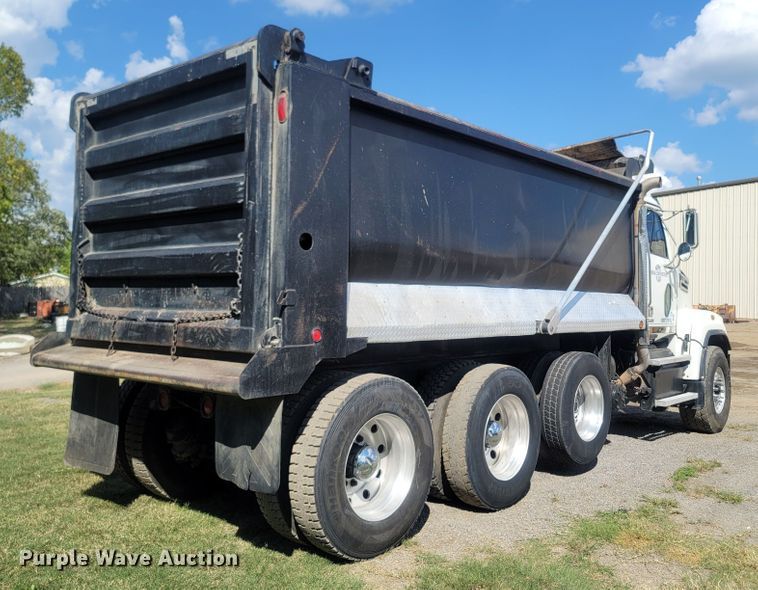 image for item LM9776 2016 Western Star 4700SF  dump truck