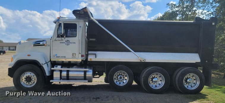 image for item LM9776 2016 Western Star 4700SF  dump truck