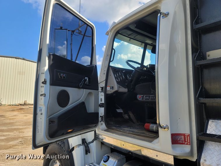 image for item LM9776 2016 Western Star 4700SF  dump truck