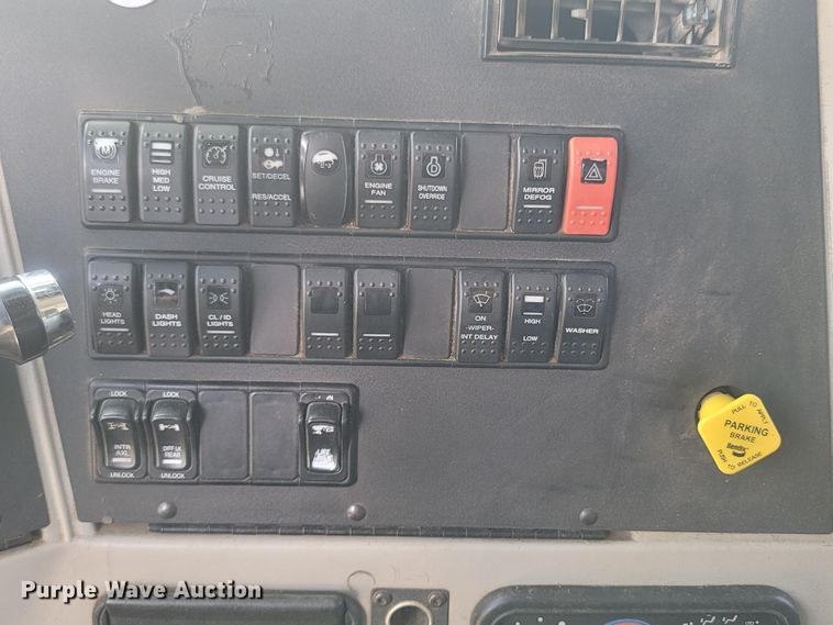 image for item LM9776 2016 Western Star 4700SF  dump truck