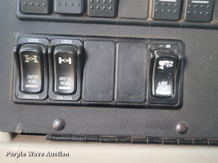 image for item LM9776 2016 Western Star 4700SF  dump truck