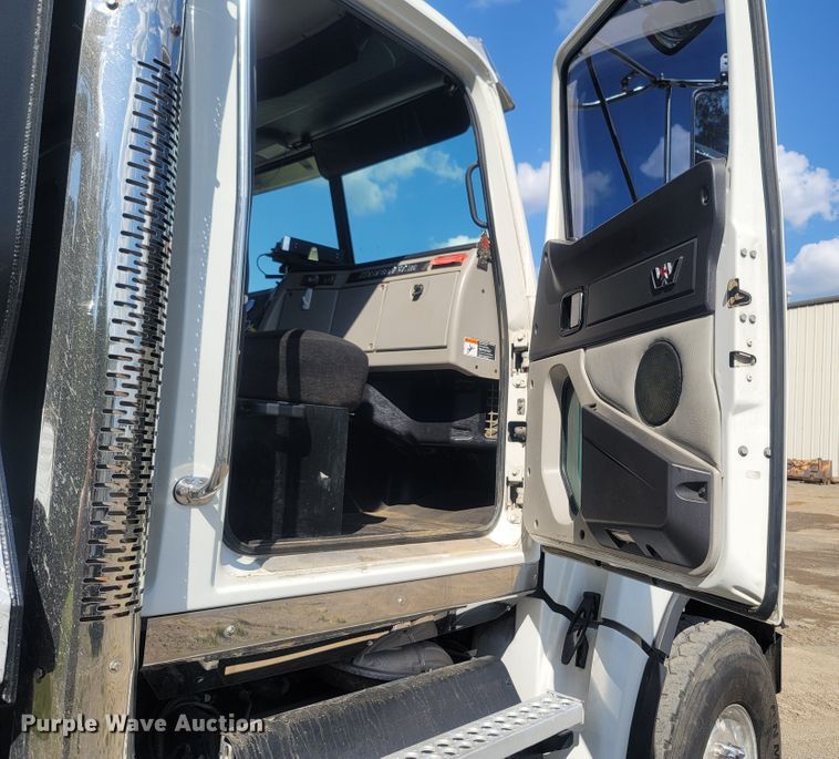 image for item LM9776 2016 Western Star 4700SF  dump truck