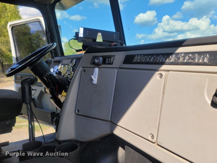 image for item LM9776 2016 Western Star 4700SF  dump truck