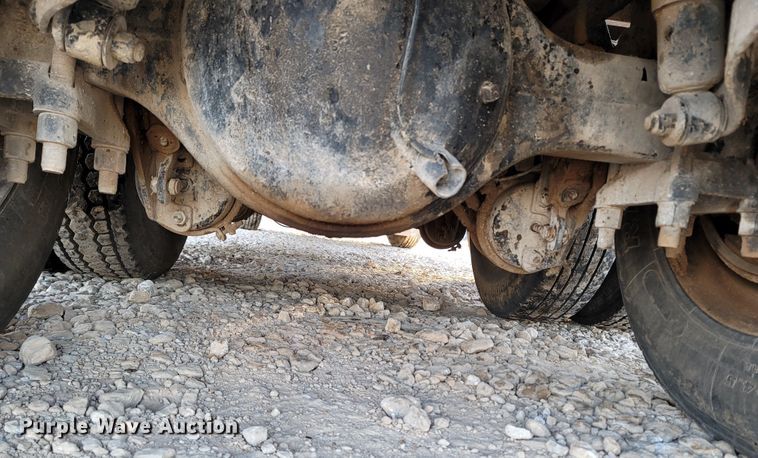 image for item LN9633 1998 Peterbilt 379  dump truck