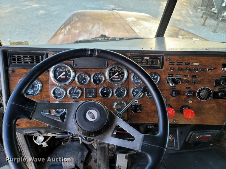 image for item LN9633 1998 Peterbilt 379  dump truck